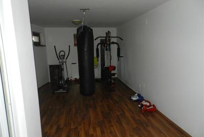 Casa de vanzare, 6 camere, teren 900 mp, Europa - 19