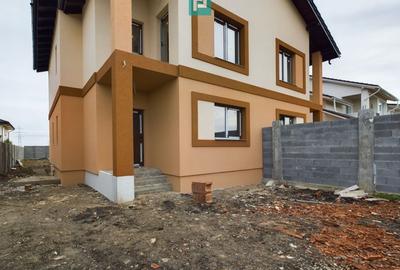 Duplex cu 4 camere cu Canalizare în Moșnița Nouă