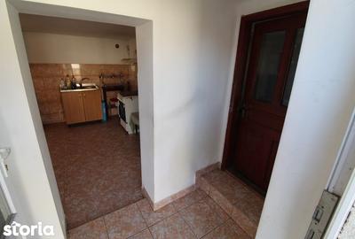 Casă cu 2 camere cu Teren 2261 Mp în Central