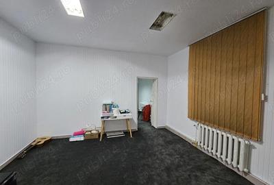 Spațiu comercial, de 50 mp, în Central - 3