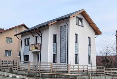 Casă cu 4 camere în Central - 1