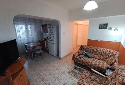 Apartament cu 4 camere semidecomandat în Unirii Sud