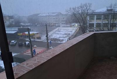 Apartament cu 4 camere decomandat în Central - 2