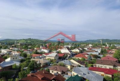 Apartament cu 3 camere decomandat în Cuza - 1