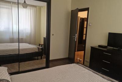 Apartament cu 3 camere decomandat în Micro 5 - 8