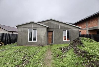Casă cu 3 camere cu Teren 300 Mp în Cazasu - 1