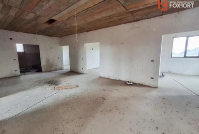 Casă cu 13 camere cu Canalizare în Recaș - 9