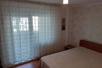Apartament cu 3 camere decomandat în Nerva Traian