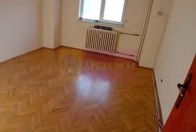 Vanzare apartament de 4 camere la Casa Poporului-stradal - 4