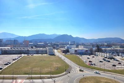 Apartament cu 2 camere decomandat în Tractorul - 1