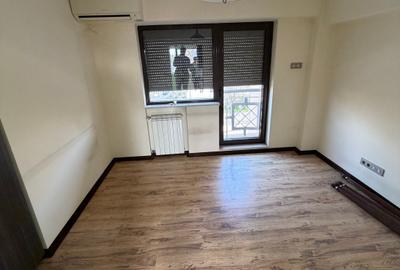 Apartament cu 4 camere semidecomandat în P-ța Victoriei - 10