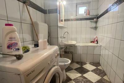 Apartament cu 3 camere decomandat în Micro 6 - 8