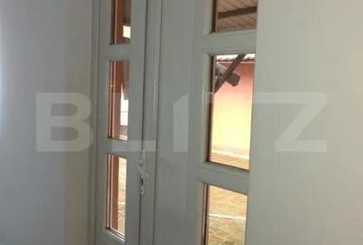 Casă cu 4 camere cu Teren 1600 Mp în Central - 2