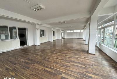 Spațiu comercial, de 220 mp, în Stana - 2