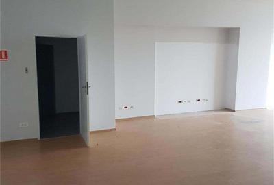 Spațiu comercial, de 530 mp, în Central - 9