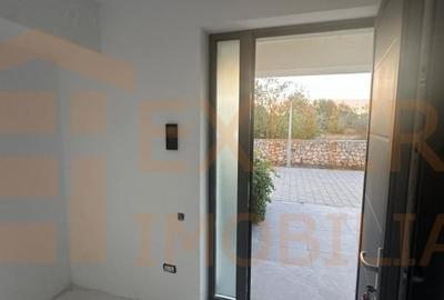 Vila deosebita de vanzare - zona Mamaia Nord pe malul lacului - 29