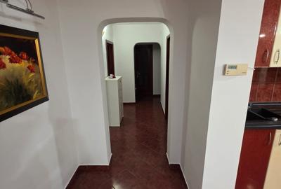 Apartament cu 4 camere decomandat, mobilat în Central - 2