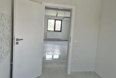 Spre vânzare apartament spatios, cu 2 camere, decomandat, bloc nou, etajul 2 - 6