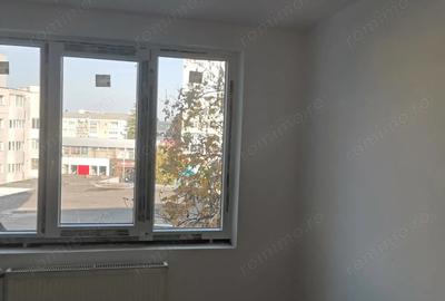 Bacau, apartament decomandat 3 4 zona Orizont, 73000 euro, negociabil - 2