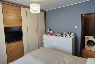 Apartament cu 4 camere decomandat în CET - 9