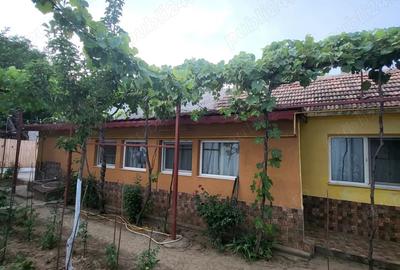 VAND casa zona coiciu