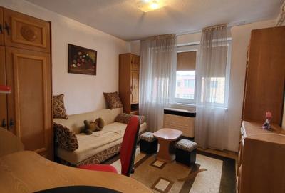 Apartament cu 2 camere decomandat în Micro 1 - 4