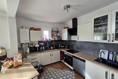 Casă cu 6 camere cu Canalizare în Titulescu - 10