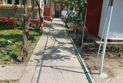 Dorobantilor Casa 4 camere 2 corpuri Teren=400 mp front stradal de 10m - 1