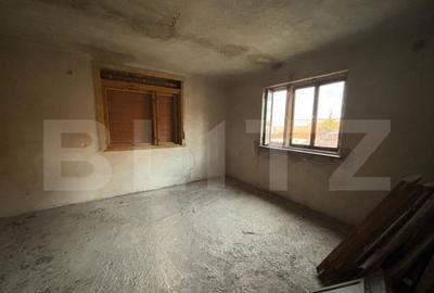 Casa cu anexe si gradina. - 2