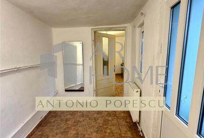 Casă cu 7 camere cu Canalizare în Central