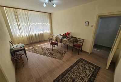 Apartament cu 2 camere semidecomandat în 9 Mai - 1