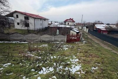 Teren de 6700 mp, în Central