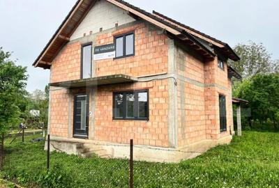 Casă cu 4 camere cu Teren 1000 Mp în Central - 2