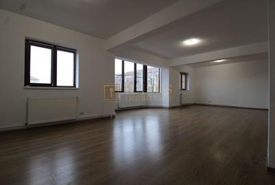 8 incaperi, 2 bai, centrala proprie, 3 locuri de parcare; Lipovei. - 3