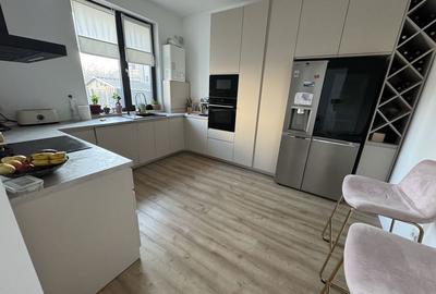 Casă cu 4 camere decomandat în Palazu Mare - 5