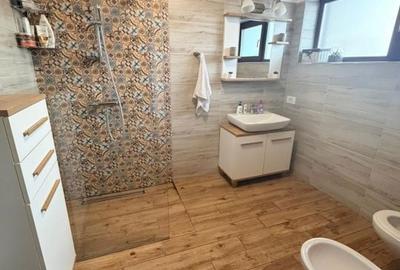 Casă cu 4 camere în Purcăreni - 2