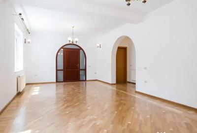 Casă cu 7 camere cu Teren 280 Mp în 1 Mai - 18