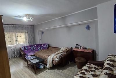 Apartament cu 2 camere decomandat în Nicolina