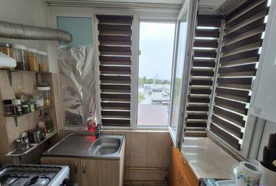 Apartament 2 camere, decomandat, str. Zambilelor - 9