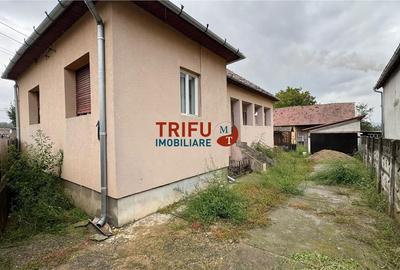 Casă de vânzare 1367 mp teren în Cricău - 1
