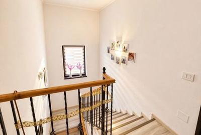 Casă cu 4 camere cu Teren 210 Mp în Central - 1