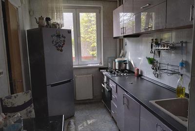 Apartament cu 3 camere decomandat în Giurgiului - 3