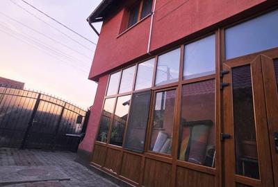 Vand casa Harman 4 camere  locatie centrala singur in curte - 2