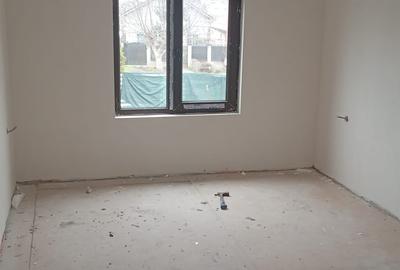 Casă cu 4 camere cu Canalizare în Lumina - 3