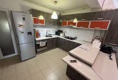 Apartament 3 camere zona KM 4-5 - 2