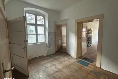 Casă cu 4 camere cu Teren 294 Mp în Centrul Istoric - 2