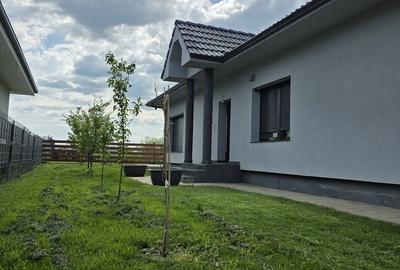 Casă cu 4 camere cu Canalizare în Unirea - 2