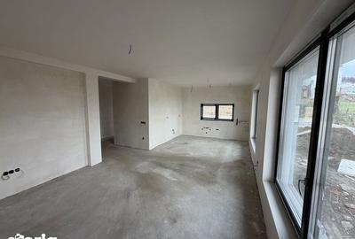 Casă cu 4 camere cu Teren 110 Mp în Central - 2