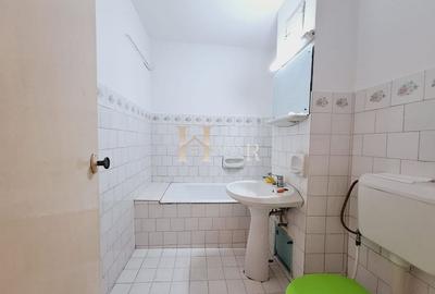 Zona Lipovei. Etaj 3. Decomandat. - 12