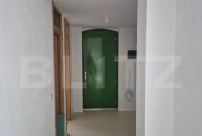 Casă cu 3 camere cu Teren 450 Mp în Central - 2